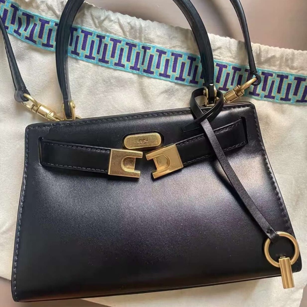 Tory Burch daily necessities suitable for leisure time.